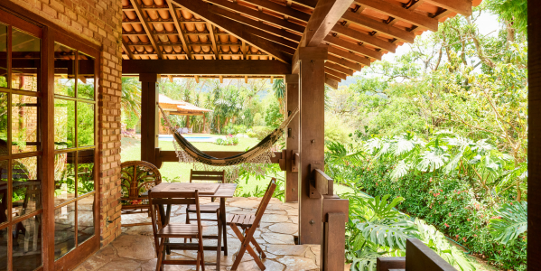 Préparer son jardin avant les vacances : le guide complet pour partir l'esprit tranquille