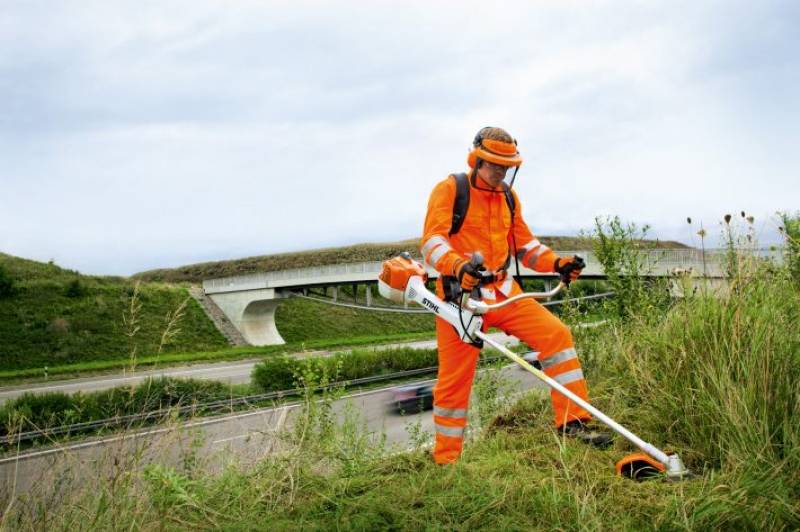 DEBROUSSAILLEUSE STIHL