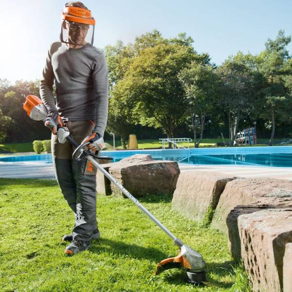 PERCHES D'ELAGAGE A BATTERIE STIHL POUR TRAVAILLER EN HAUTEUR EN TOUTE  SECURITE - MAISON MAYOUD